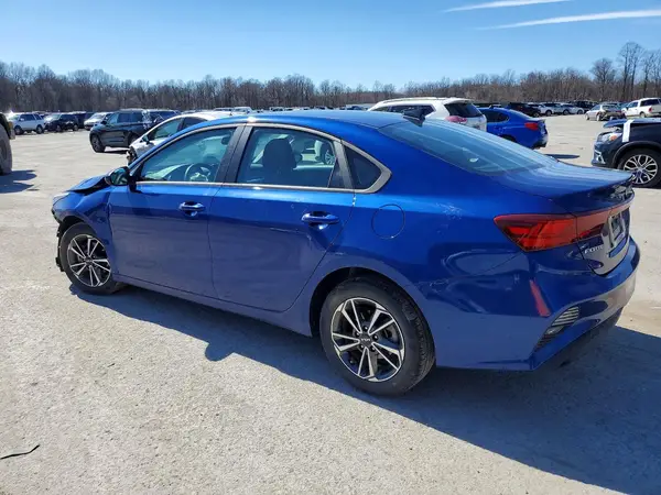 3KPF24AD9NE499635 2022 KIA FORTE - Image 2