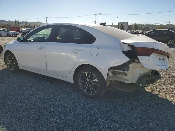 3KPF24AD9NE503456 2022 KIA FORTE - Image 2