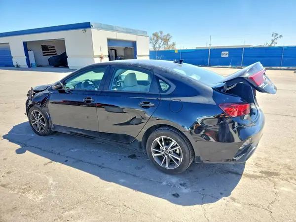 3KPF24AD9PE511351 2023 KIA FORTE - Image 2