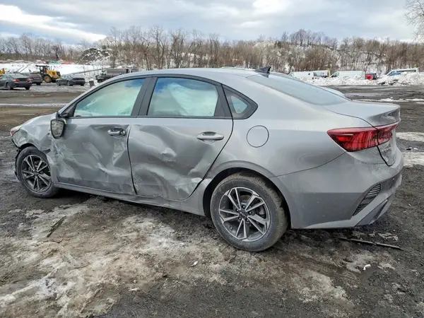 3KPF24AD9PE516792 2023 KIA FORTE - Image 2