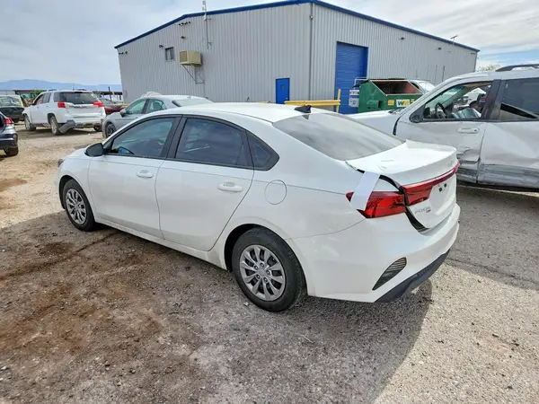 3KPF24AD9PE520552 2023 KIA FORTE - Image 2