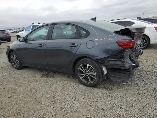 3KPF24AD9PE521944 2023 KIA FORTE - Image 2