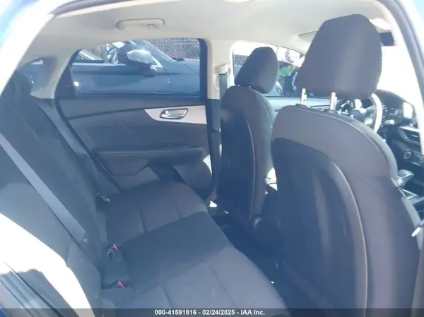 3KPF24AD9PE523919 2023 KIA FORTE - Image 8