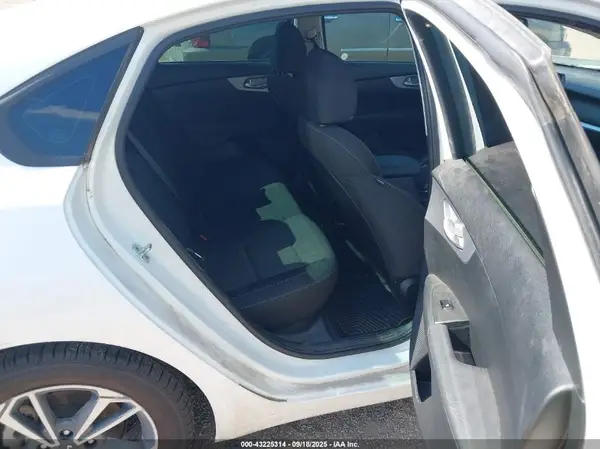 3KPF24AD9PE526061 2023 KIA FORTE - Image 8