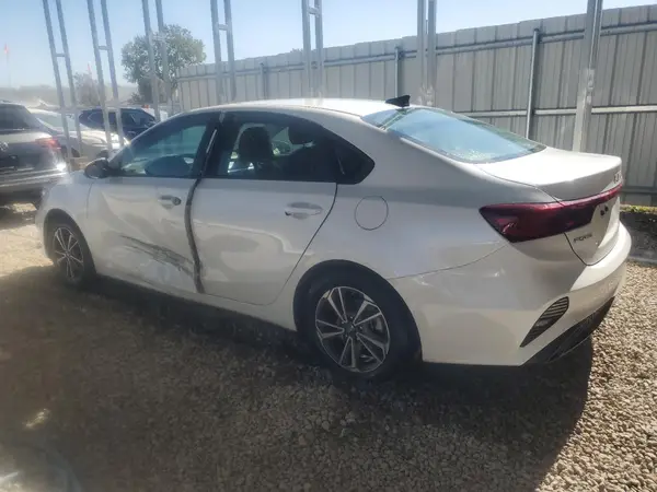 3KPF24AD9PE527002 2023 KIA FORTE - Image 2