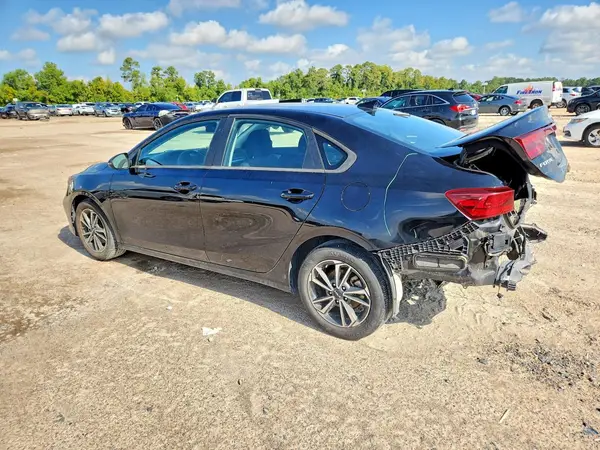 3KPF24AD9PE527906 2023 KIA FORTE - Image 2