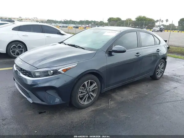 3KPF24AD9PE528344 2023 KIA FORTE - Image 2