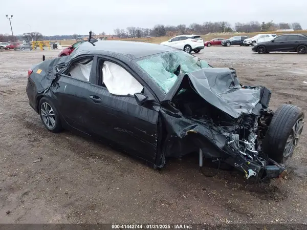 3KPF24AD9PE528876 2023 KIA FORTE - Image 1