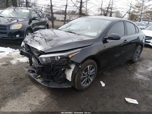 3KPF24AD9PE543975 2023 KIA FORTE - Image 2