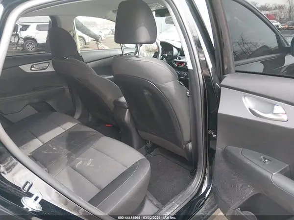 3KPF24AD9PE543975 2023 KIA FORTE - Image 8