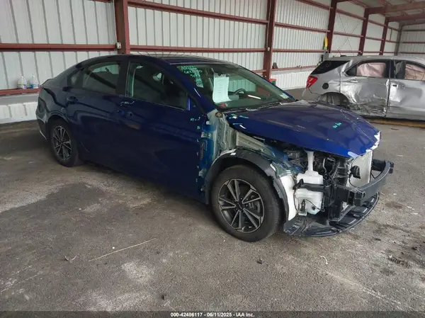 3KPF24AD9PE549534 2023 KIA FORTE - Image 1