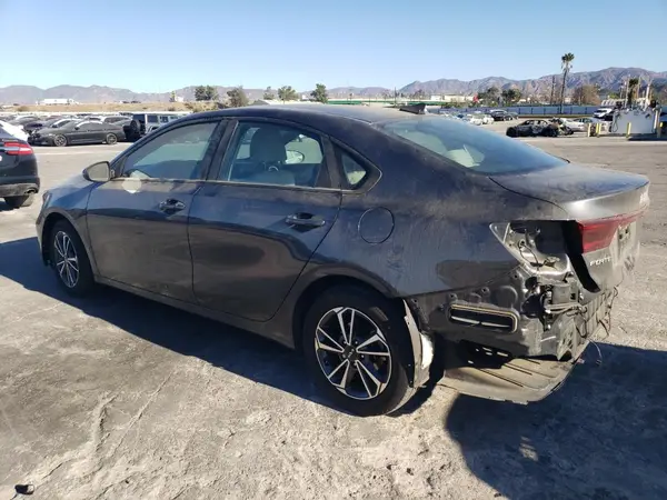 3KPF24AD9PE549713 2023 KIA FORTE - Image 2