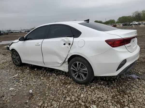 3KPF24AD9PE555401 2023 KIA FORTE - Image 2