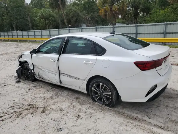 3KPF24AD9PE556225 2023 KIA FORTE - Image 2