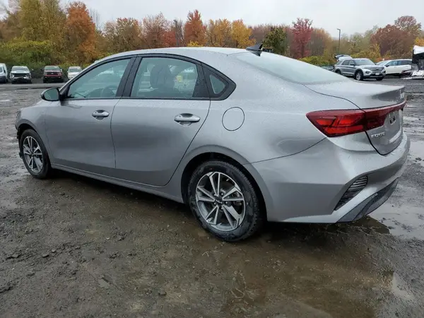 3KPF24AD9PE557066 2023 KIA FORTE - Image 2
