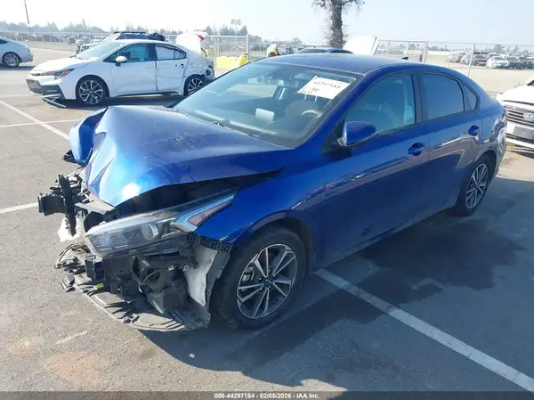3KPF24AD9PE557388 2023 KIA FORTE - Image 2
