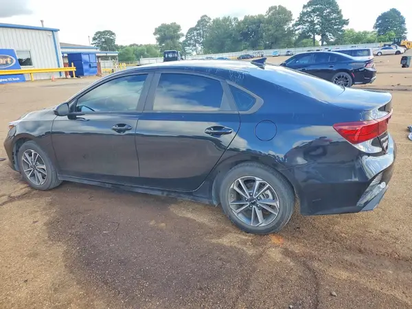 3KPF24AD9PE564504 2023 KIA FORTE - Image 2