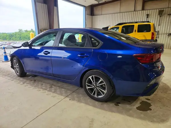 3KPF24AD9PE565765 2023 KIA FORTE - Image 2