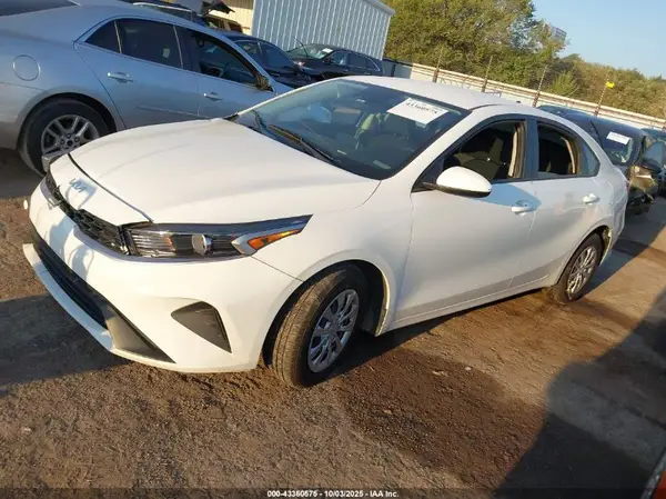 3KPF24AD9PE566026 2023 KIA FORTE - Image 2