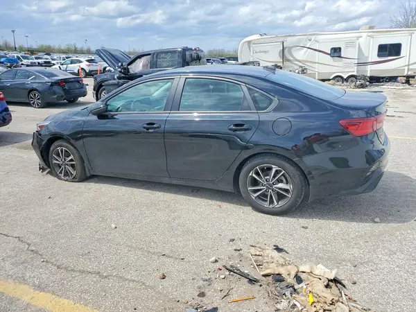 3KPF24AD9PE569251 2023 KIA FORTE - Image 2