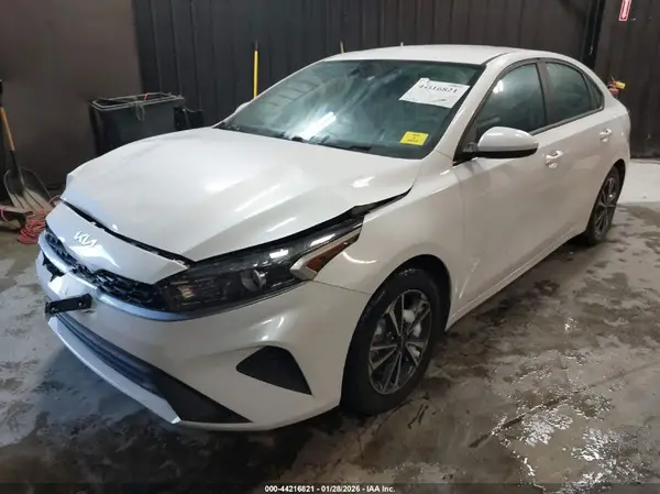 3KPF24AD9PE570948 2023 KIA FORTE - Image 2