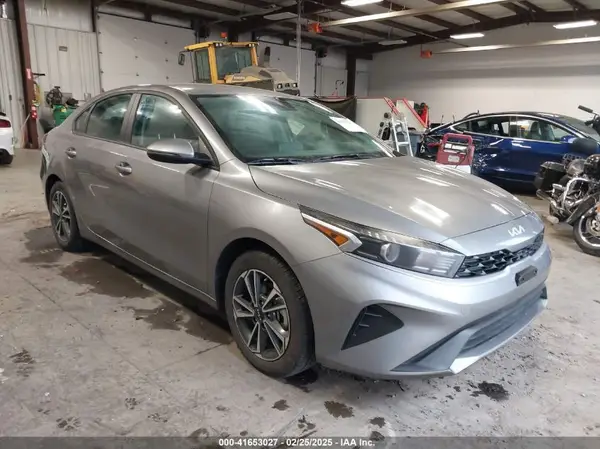 3KPF24AD9PE572926 2023 KIA FORTE - Image 1