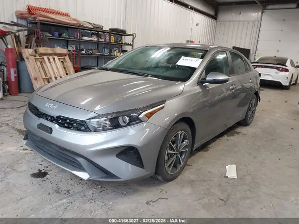 3KPF24AD9PE572926 2023 KIA FORTE - Image 2