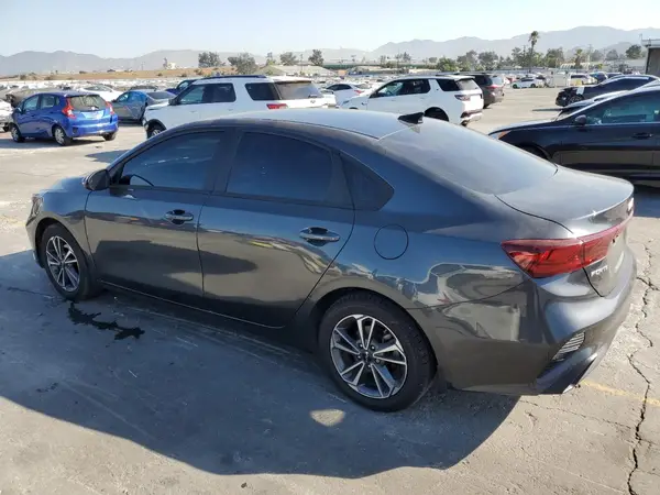 3KPF24AD9PE575583 2023 KIA FORTE - Image 2