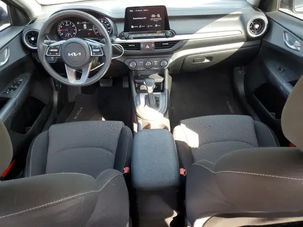 3KPF24AD9PE575583 2023 KIA FORTE - Image 8