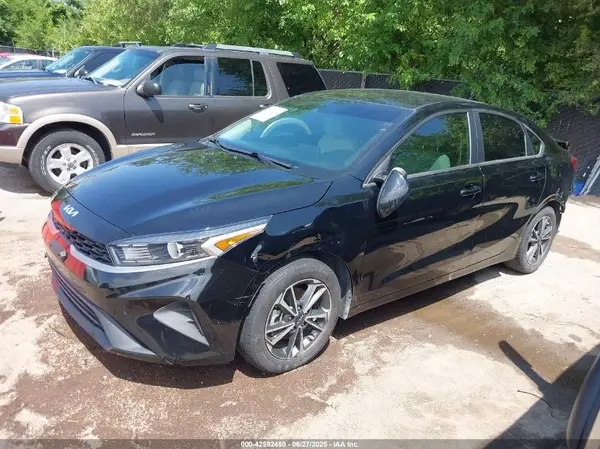 3KPF24AD9PE581058 2023 KIA FORTE - Image 2