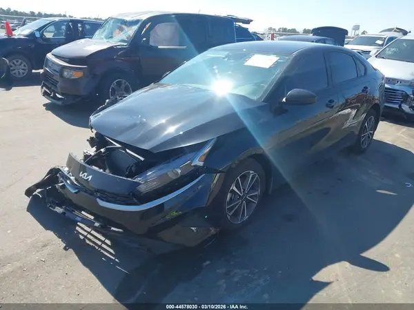 3KPF24AD9PE581769 2023 KIA FORTE - Image 2