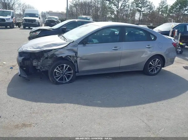3KPF24AD9PE581867 2023 KIA FORTE - Image 2