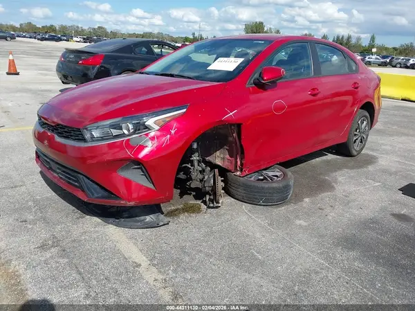 3KPF24AD9PE582727 2023 KIA FORTE - Image 2