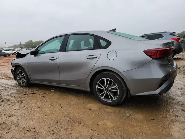 3KPF24AD9PE583103 2023 KIA FORTE - Image 2