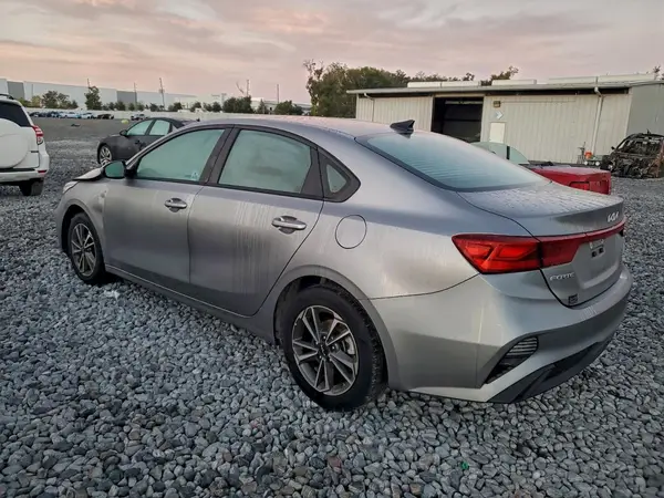 3KPF24AD9PE583327 2023 KIA FORTE - Image 2