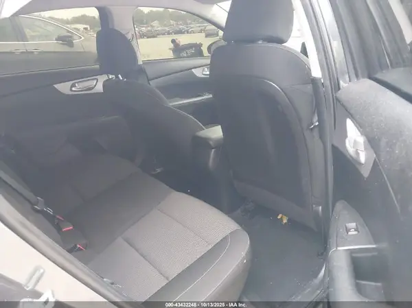 3KPF24AD9PE585367 2023 KIA FORTE - Image 8