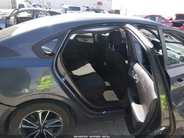 3KPF24AD9PE586776 2023 KIA FORTE - Image 8