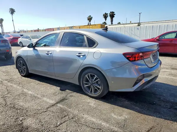 3KPF24AD9PE587135 2023 KIA FORTE - Image 2