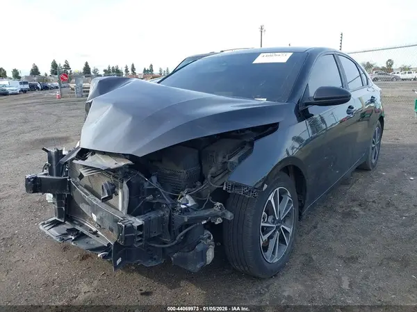3KPF24AD9PE587717 2023 KIA FORTE - Image 2