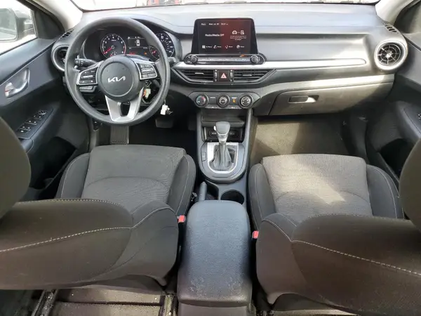 3KPF24AD9PE588611 2023 KIA FORTE - Image 8