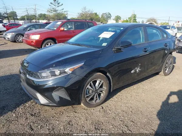 3KPF24AD9PE589290 2023 KIA FORTE - Image 2