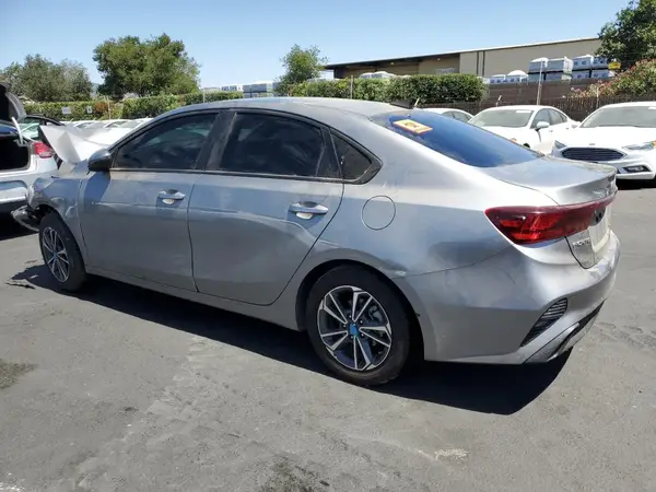 3KPF24AD9PE592626 2023 KIA FORTE - Image 2