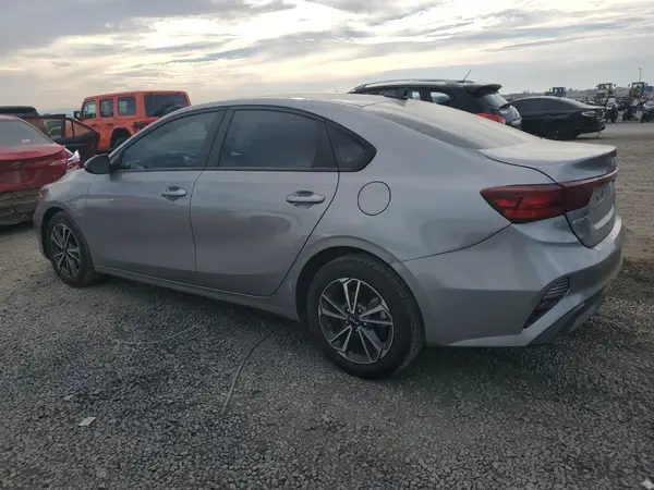 3KPF24AD9PE595350 2023 KIA FORTE - Image 2