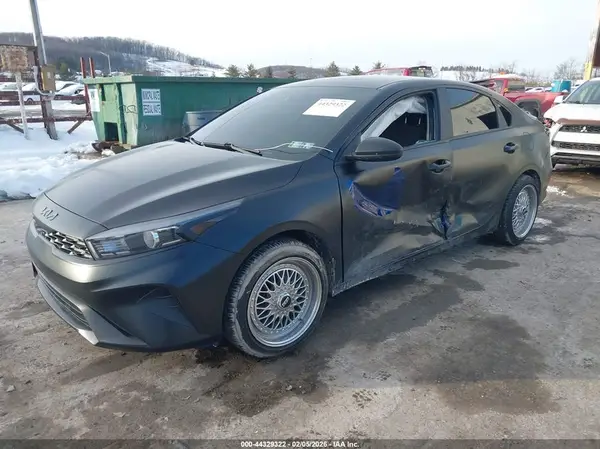 3KPF24AD9PE596692 2023 KIA FORTE - Image 2