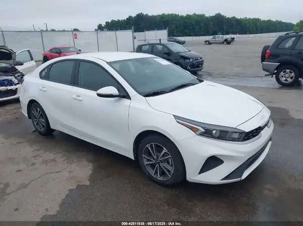 3KPF24AD9PE597082 2023 KIA FORTE - Image 1