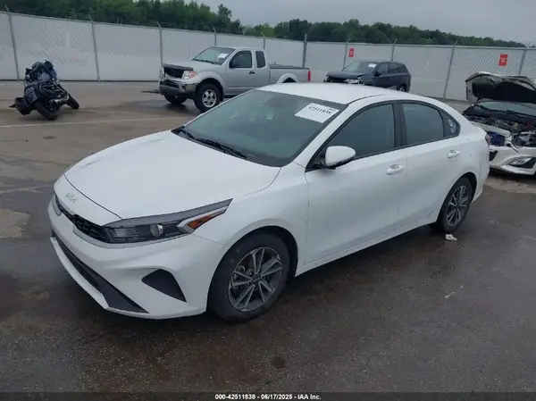 3KPF24AD9PE597082 2023 KIA FORTE - Image 2