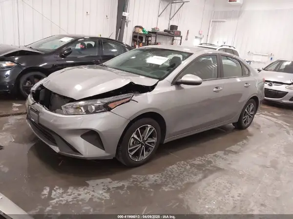 3KPF24AD9PE599897 2023 KIA FORTE - Image 2
