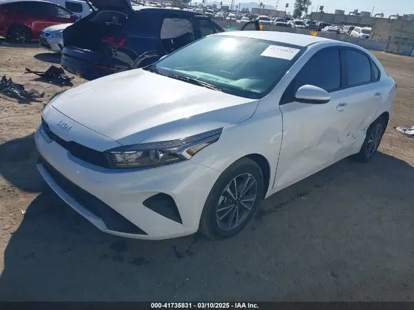 3KPF24AD9PE605634 2023 KIA FORTE - Image 2