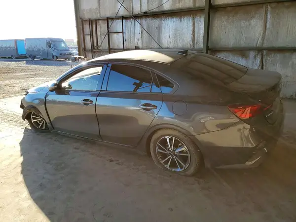3KPF24AD9PE606086 2023 KIA FORTE - Image 2