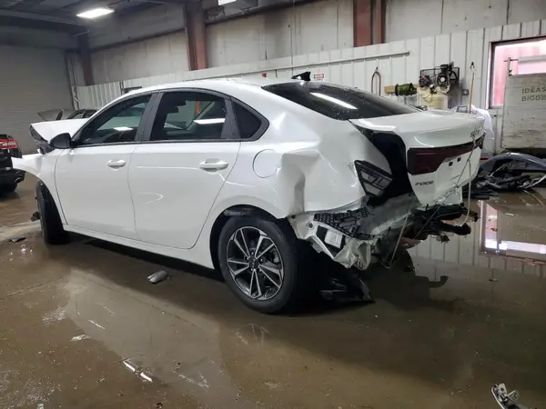 3KPF24AD9PE609327 2023 KIA FORTE - Image 2